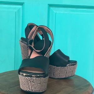 Bacio Wedges